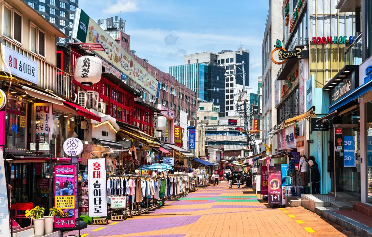 講習会場のある韓国・ソウル 弘大（ホンデ）の商店街